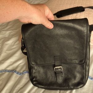 💼 Cole Haan - Pebbled Leather Reporter Bag - Good condition. 👝
